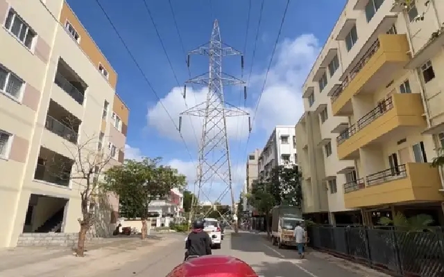 Tower Trouble: Bengaluru’s Bizarre Road Obstacle Sparks Outrage and Memes - News Karnataka