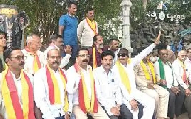 Vatal Nagaraj Slams Govt Over Stadium Stampede, Demands ₹5 Cr Compensation - News Karnataka