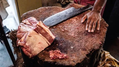 Worms found in meat at Thrissur stall, shop owner flees before inspection - News Karnataka