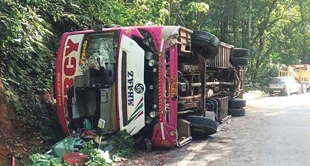Private Bus Overturns on NH-75 Near Uppinangady; 16 Injured - News Karnataka