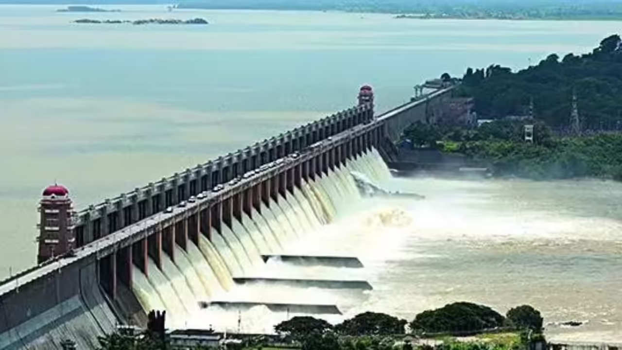 Ballari braces for possible floods as Tungabhadra dam nears danger mark - News Karnataka