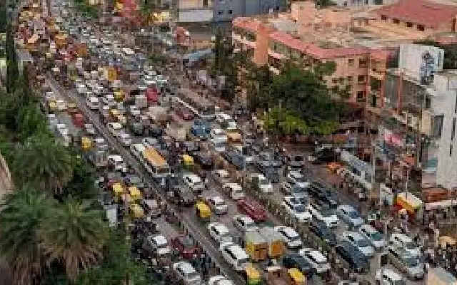 Bengaluru Commuter’s Viral Post Slams City’s Failing Infrastructure - News Karnataka