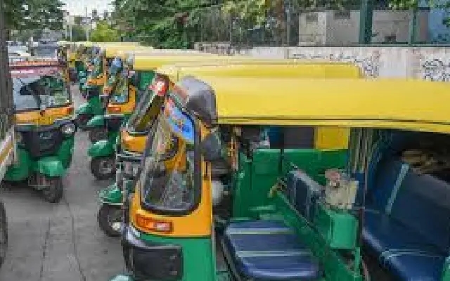 Bengaluru auto driver’s honest act restores faith in humanity - News Karnataka