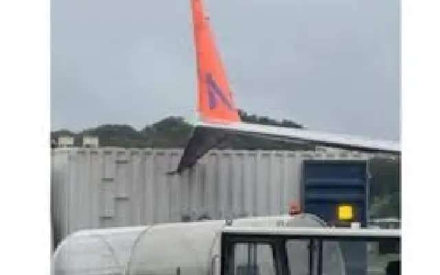 Cargo truck rams into parked Akasa Air plane at Mumbai airport, probe underway - News Karnataka