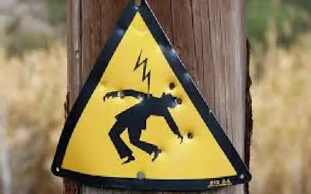 Class 8 student electrocuted retrieving slipper from rooftop - News Karnataka