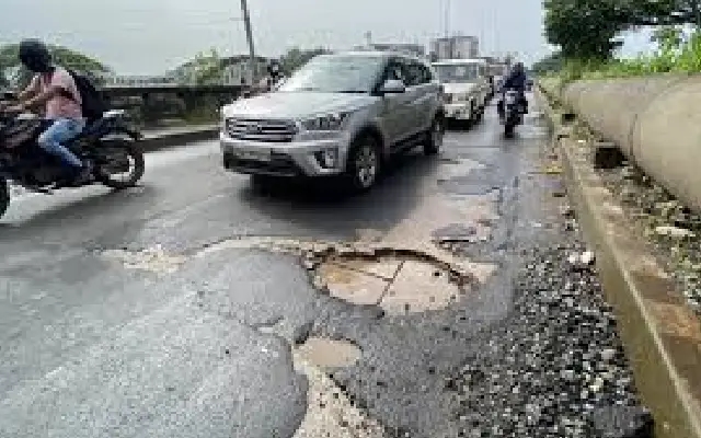Crater-like potholes force Kulur bridge closure amid repair push on NH-66 - News Karnataka