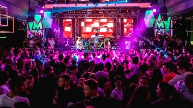 DJ party clash in Kochi resto bar: FIRs filed after woman hits man with wine glass - News Karnataka