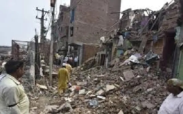 Delhi reels under back-to-back building collapses; rescue ops on in Seelampur - News Karnataka