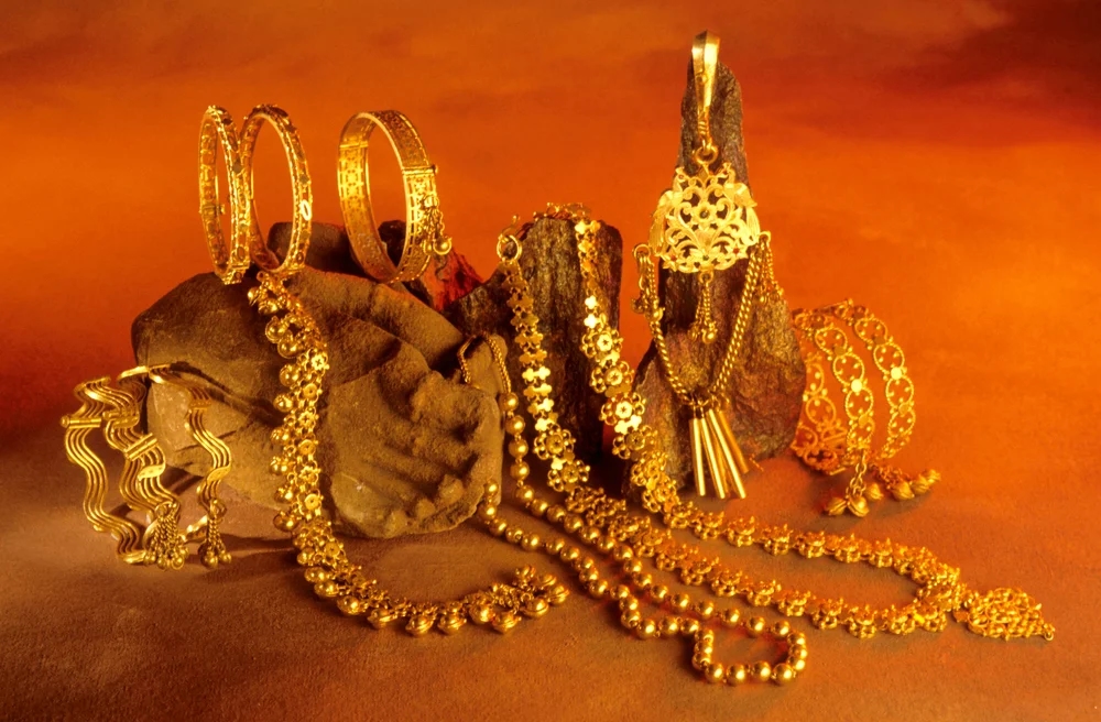 Gold prices dip ahead of US tariff deadline; investors eye July 9 for cues - News Karnataka