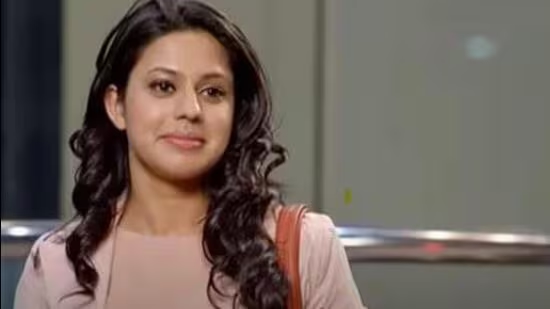 ED attaches ₹34.12 crore assets of Kannada actress in gold smuggling case - News Karnataka
