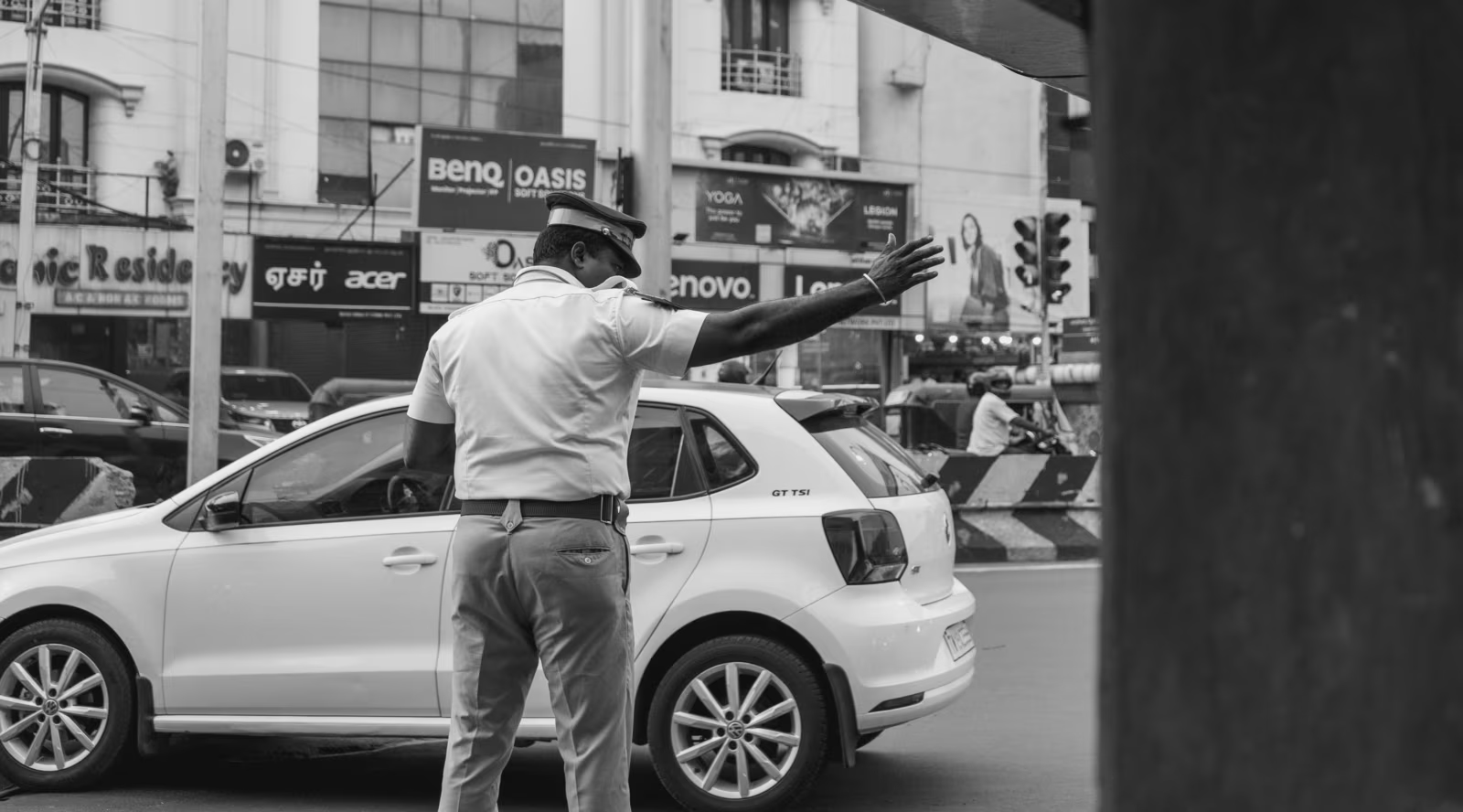 Emotional traffic stop moves Chennai founder to tears - News Karnataka