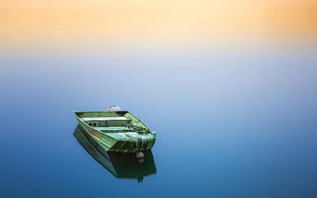 Fishing boat overturns off Gangolli coast, rescue efforts underway - News Karnataka