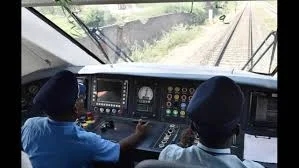 Flash strike by loco staff halts express train in Madurai - News Karnataka