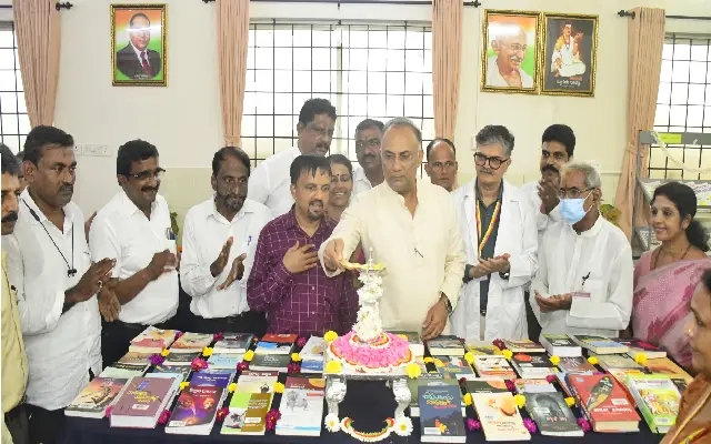 Health Minister Dinesh Gundu Rao Bats for Libraries in State Hospitals - News Karnataka