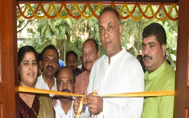 Minister Promises Equal Development, Boosts Hostel Infrastructure for Girl Students - News Karnataka