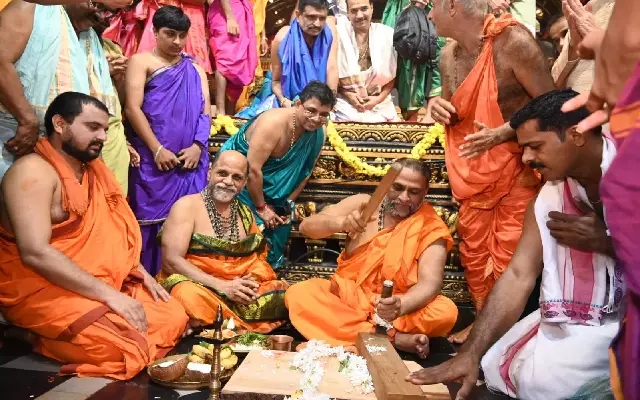 Golden Chariot Construction Begins at Udupi Sri Krishna Mutt with Divine Blessings - News Karnataka