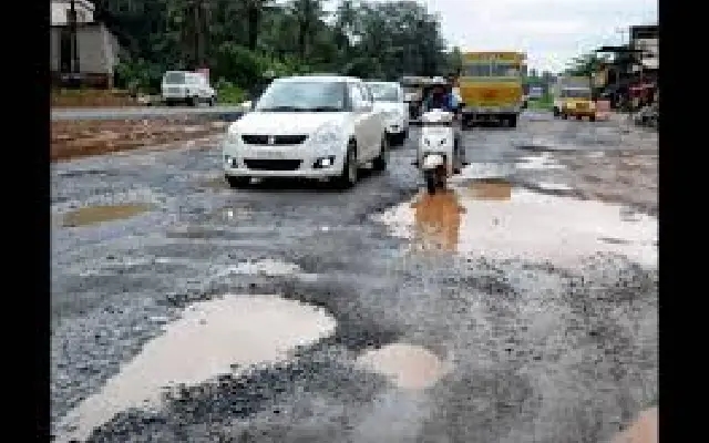 Mangaluru’s monsoon misery: pothole-ridden roads endanger daily commuters - News Karnataka