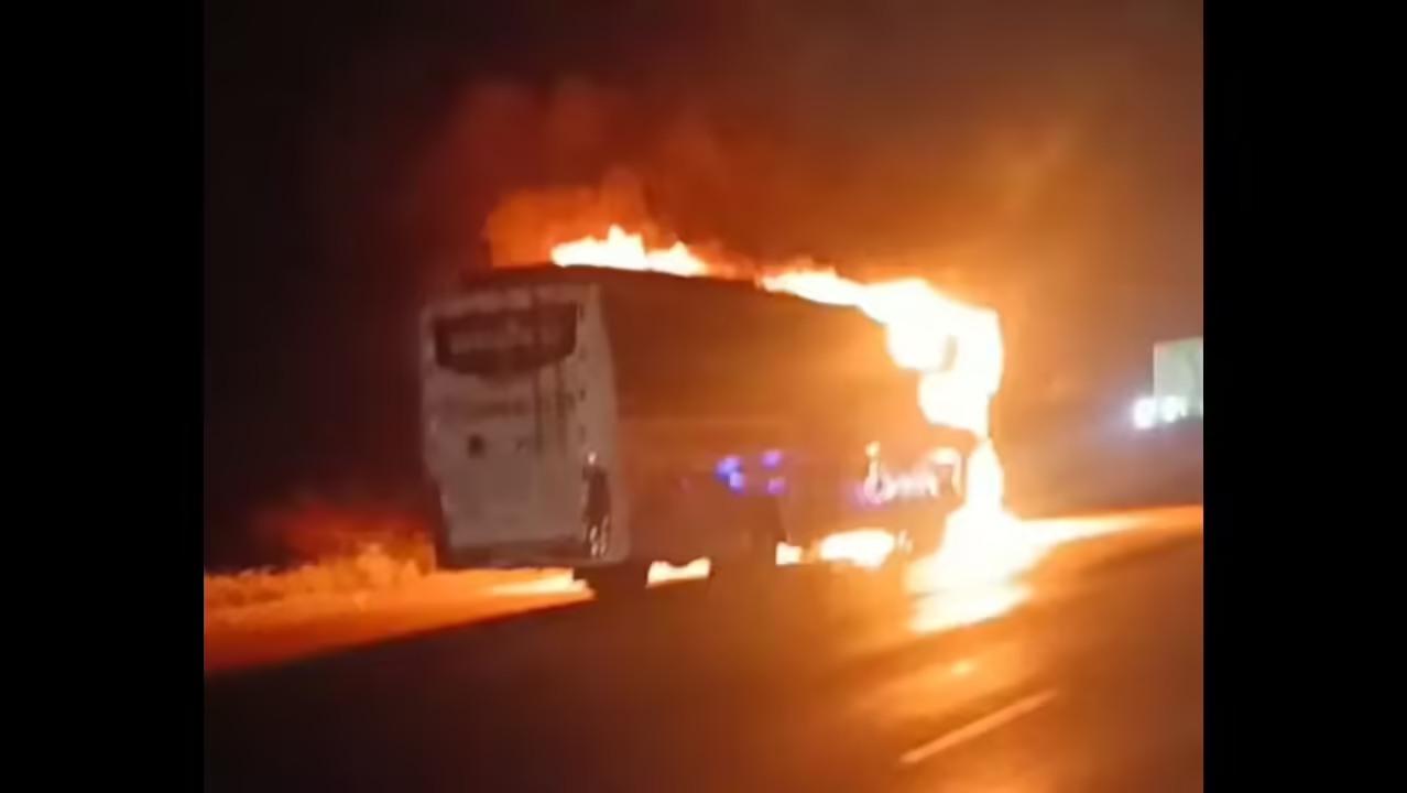 Midnight highway horror: Bus bursts into flames after fatal crash near Chitradurga - News Karnataka