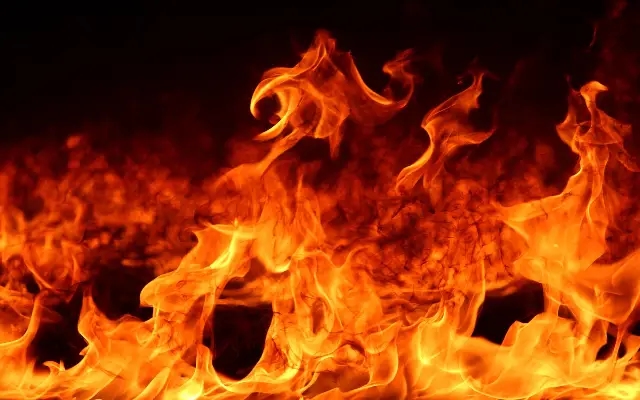 Tobacco barn gutted in accidental fire in Mysuru village, ₹5 lakh loss reported - News Karnataka