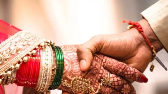 Newlywed man ends life at Kolar hospital, hours after marriage registration - News Karnataka