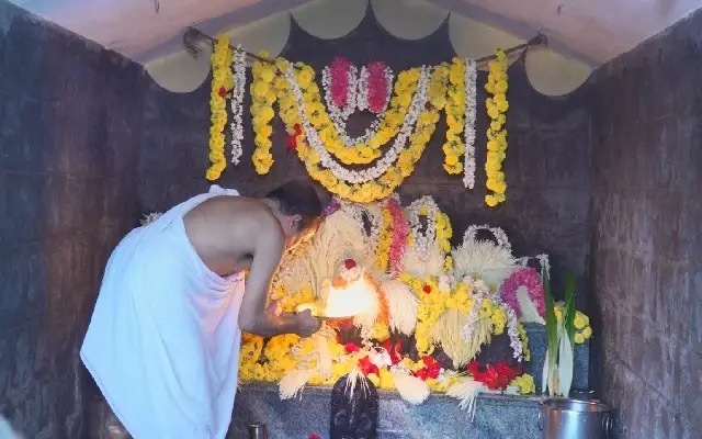 Panchamrut Abhishekam for Nagadev at Kadekaru Mutt - News Karnataka