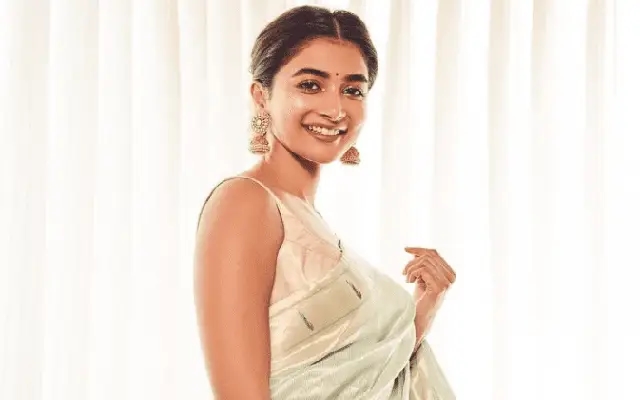 Pooja Hegde Returns to Tollywood Opposite Dulquer Salmaan in Grand Comeback - News Karnataka