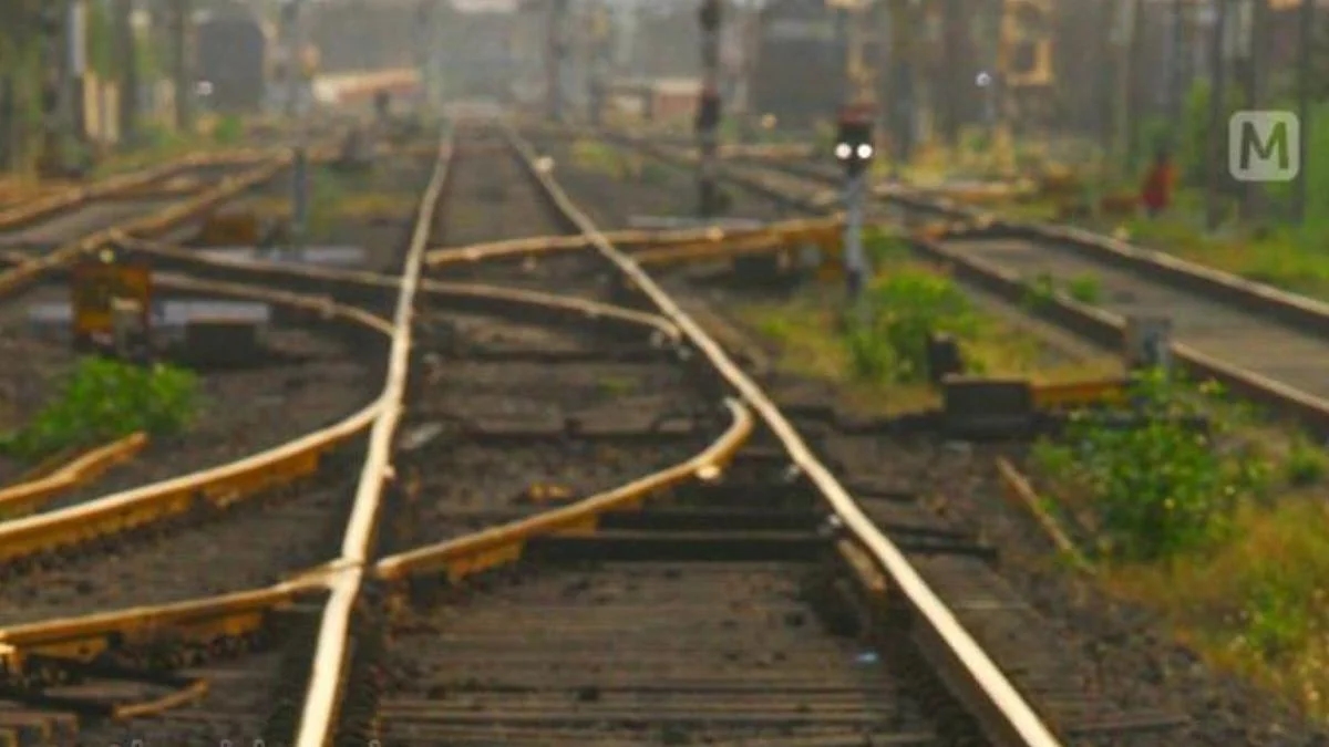 Probe launched after train hits suspicious object on tracks in Kannur - News Karnataka