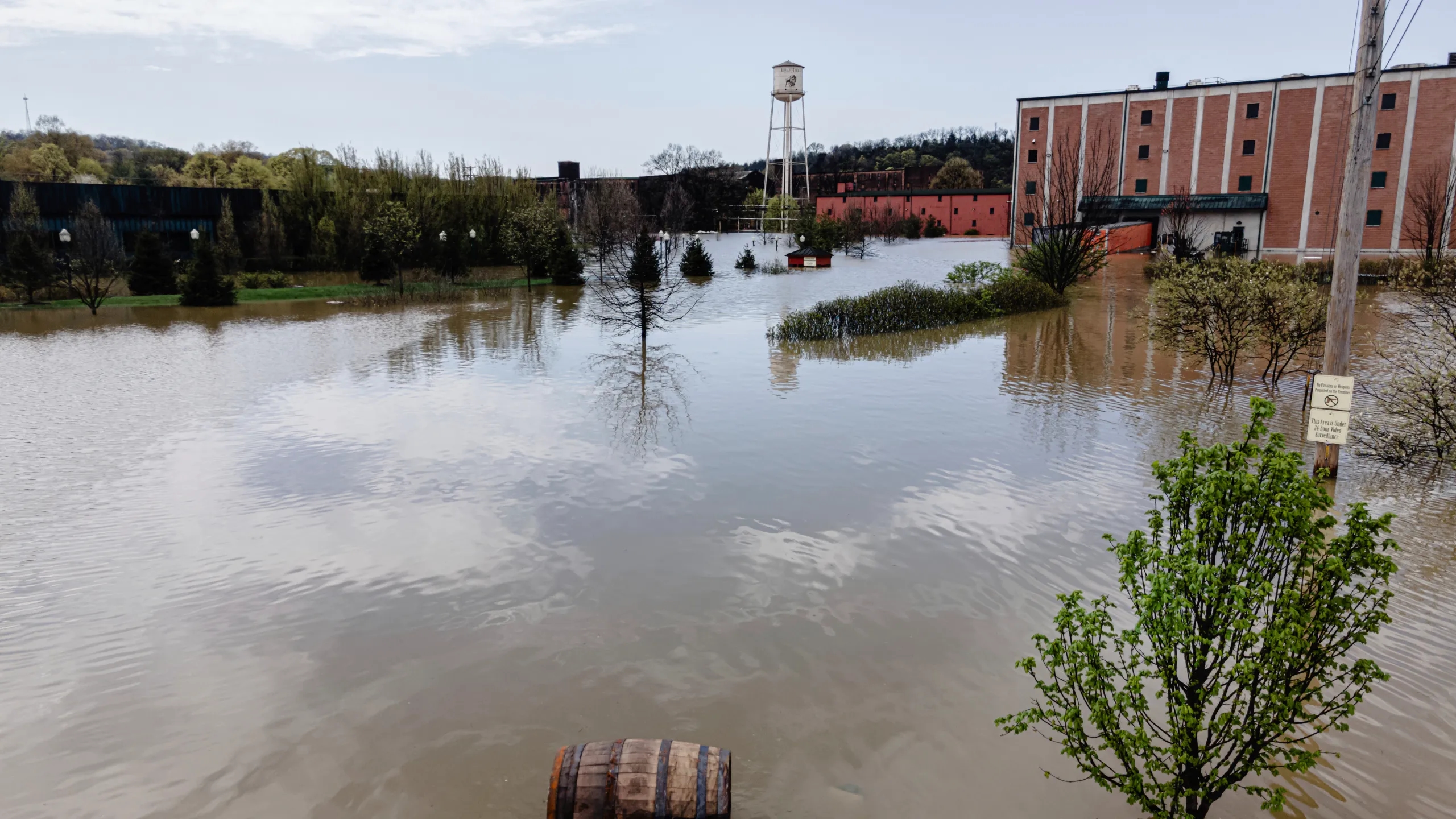 Rising rivers cut off villages in Haveri, bridges submerged as flood fears grow - News Karnataka