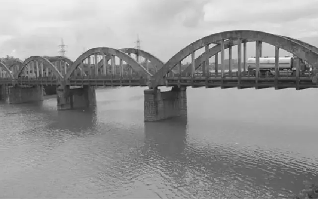 Traffic resumes on Kulur bridge after repairs; potholes remain a concern - News Karnataka