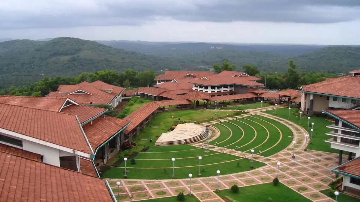 Women take the lead: Over 55% female students in IIM Kozhikode’s 2025-27 batch - News Karnataka