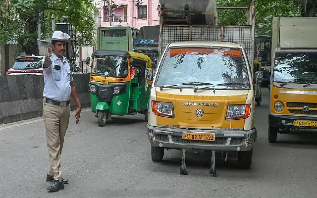 Car Driver Allegedly Assaults Cop During Seatbelt Check in Udupi - News Karnataka