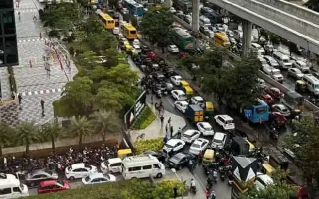 Bengaluru traffic mess leaves schoolchildren stuck - News Karnataka
