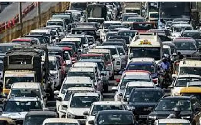 Bengaluru traffic police collect ₹4.18 crore in fines on first day of 50% discount - News Karnataka