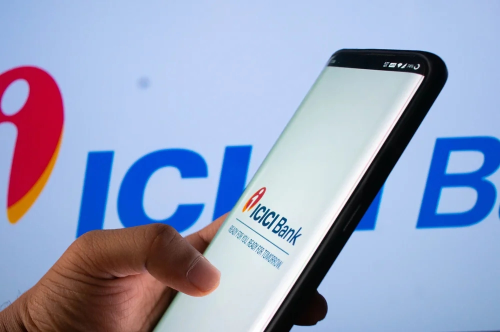 ICICI Bank backtracks after outrage, slashes steep Rs 50,000 minimum balance - News Karnataka