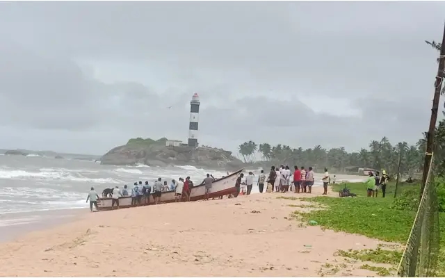 Seven Fishermen Rescued After Boat Capsizes Off Kaup Coast - News Karnataka