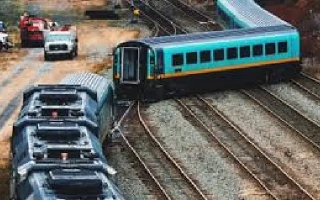 Mysuru-Talaguppa express splits on Tunga bridge - News Karnataka