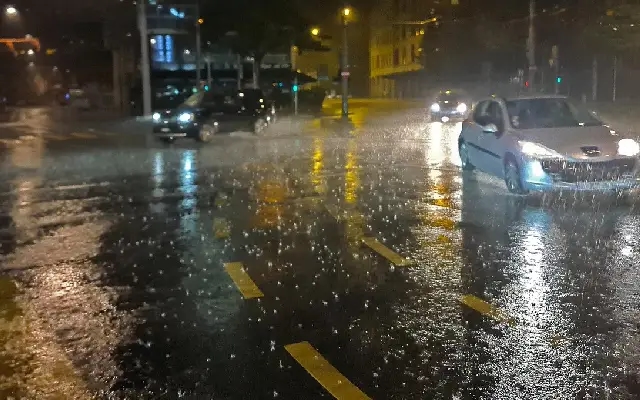 Mumbai Drenched: Schools Shut As Red Alert Soaks the City - News Karnataka