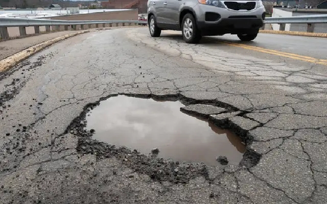 Potholes on Airport Road in Mangaluru pose danger to motorists - News Karnataka