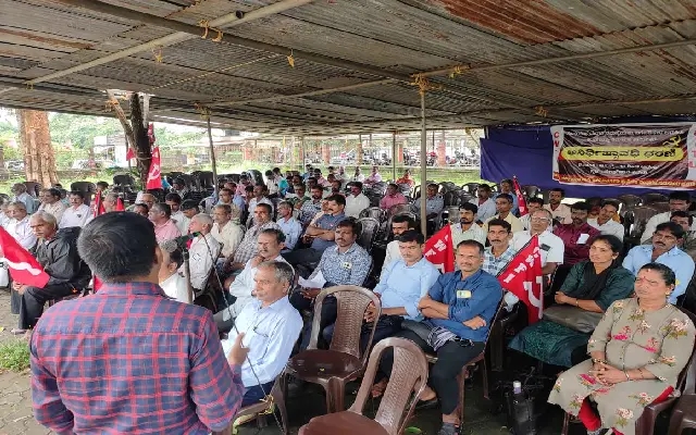 Udupi: Construction Workers’ Protest Over Stone & Sand Shortage Enters Day Two - News Karnataka