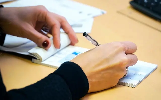 RBI to roll out faster cheque clearance from October 4 - News Karnataka