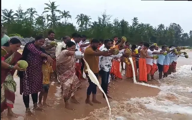 Elur Mogaveera Mahasabha Holds Mass Sea Worship at Hejamady - News Karnataka