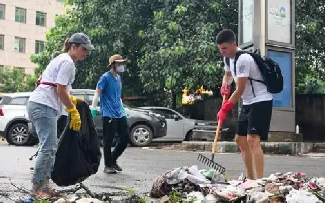 Foreign Nationals Join Locals to Clean Roads, Drains in Gurugram - News Karnataka