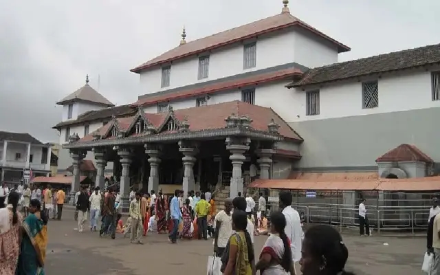 Mob Attacks YouTubers Near Dharmasthala Amid SIT Probe Into Mass Burial Allegations - News Karnataka