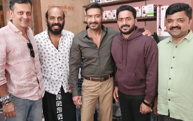 Ajay devgn attends private screening of kannada hit ‘su from so - News Karnataka