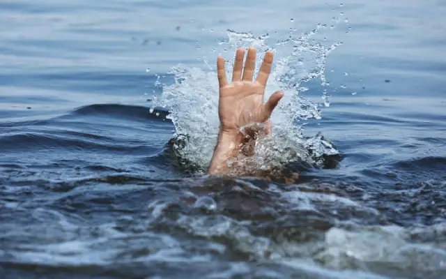 Fisherman drowns as boat capsizes off Udupi coast - News Karnataka
