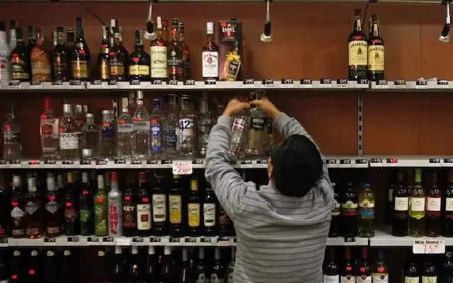 excise licence fee hike forces bars and wine shops to push for higher margins - News Karnataka
