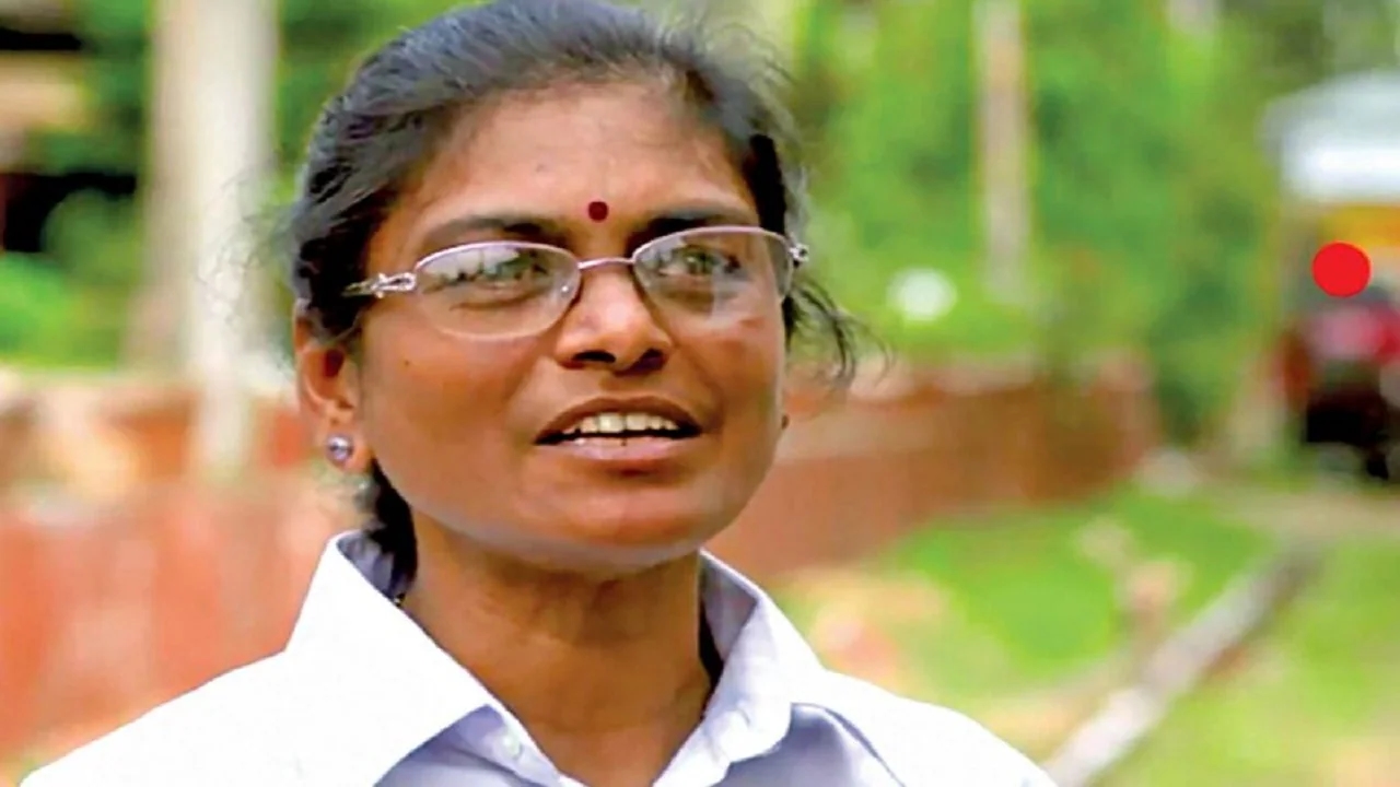 Central Railway honours Asia’s first woman train driver Surekha Yadav - News Karnataka