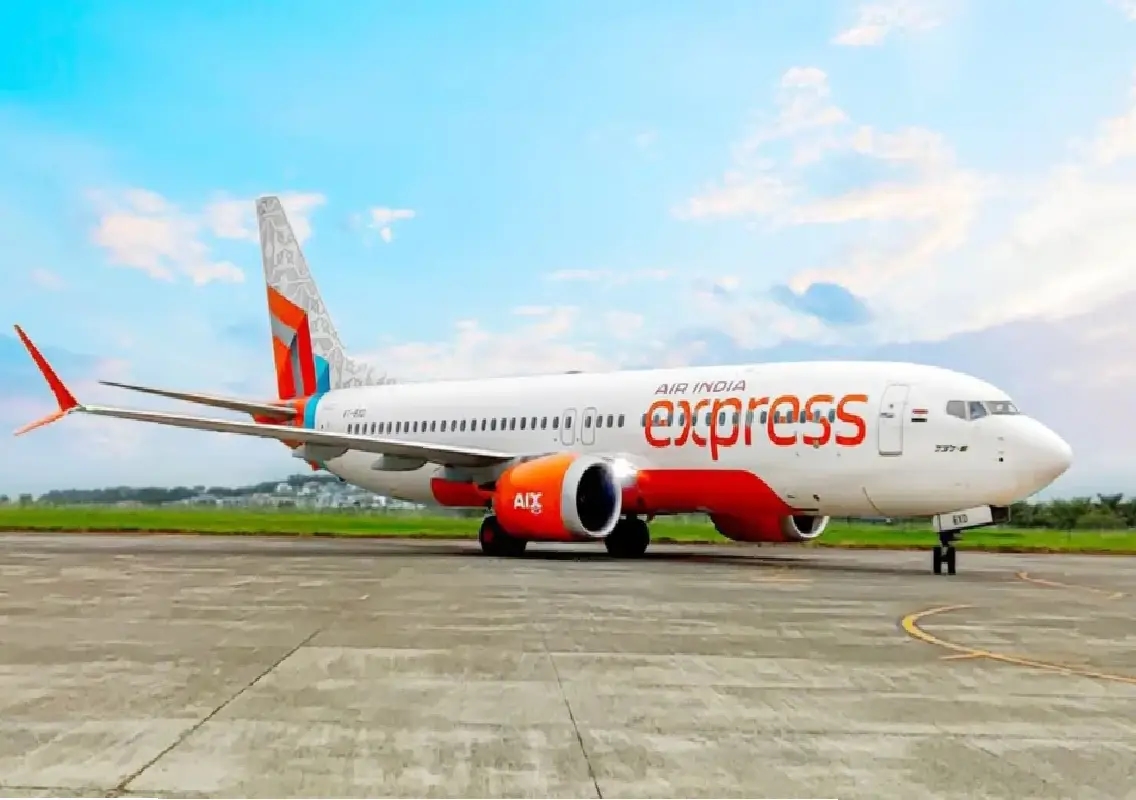 Air India Express passenger tries to open cockpit door mid-air, causes scare - News Karnataka