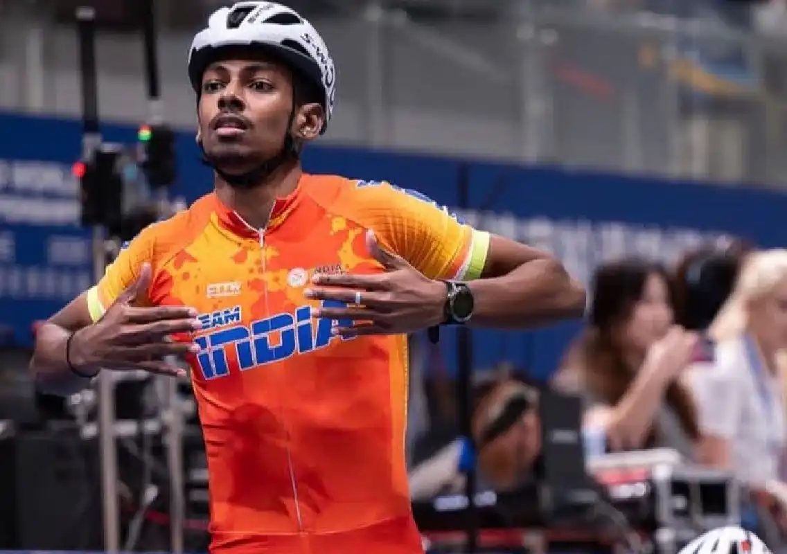 Anandkumar Velkumar wins gold in 42km marathon at World Speed Skating Championships - News Karnataka