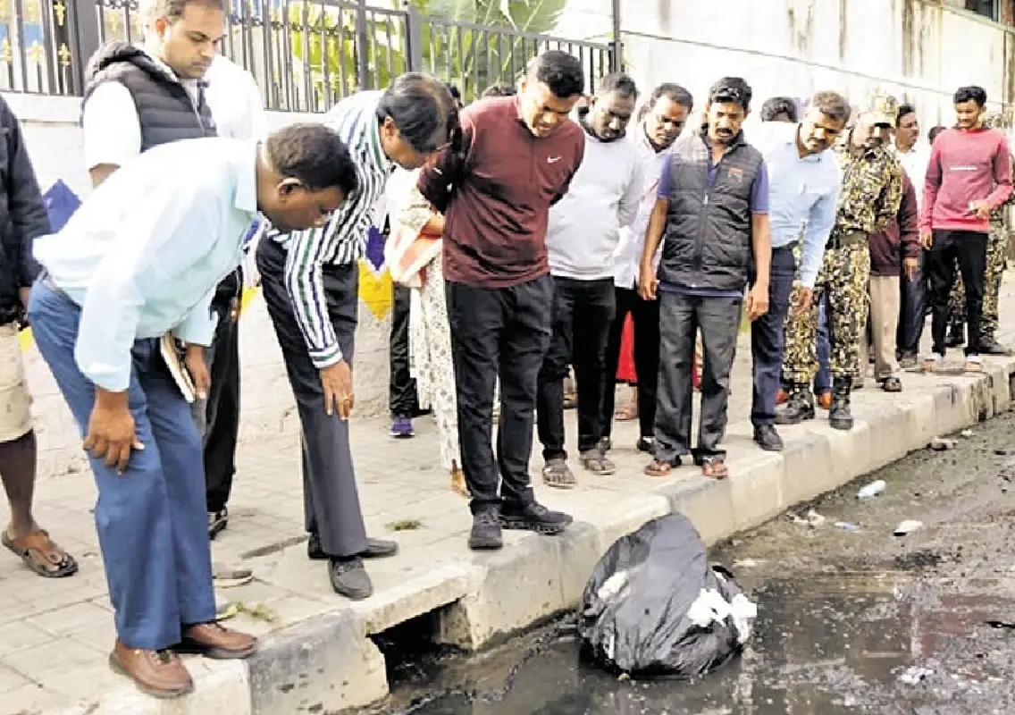 Bengaluru commissioner inspects Majestic sanitation and cleanliness drive - News Karnataka